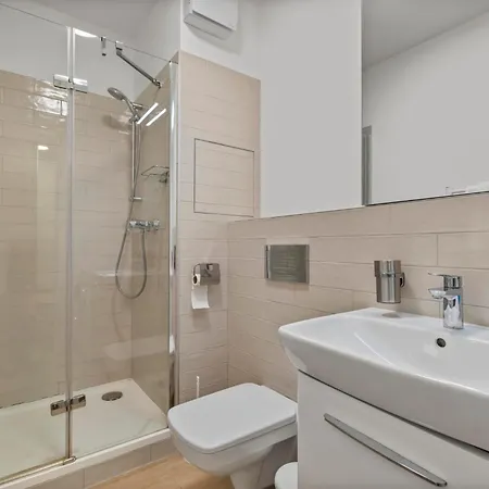 Twin 1 In - With Parking Bratislava