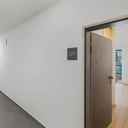 Twin 1 In - With Parking