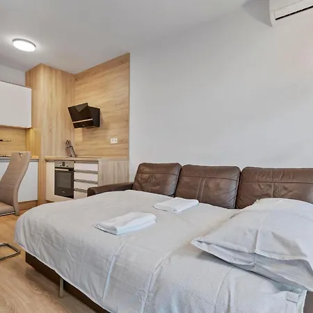 Twin 1 In - With Parking Apartment